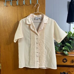 Vintage Bentley Cream Pleated Short Sleeve Button Down Size Small Blouse Top